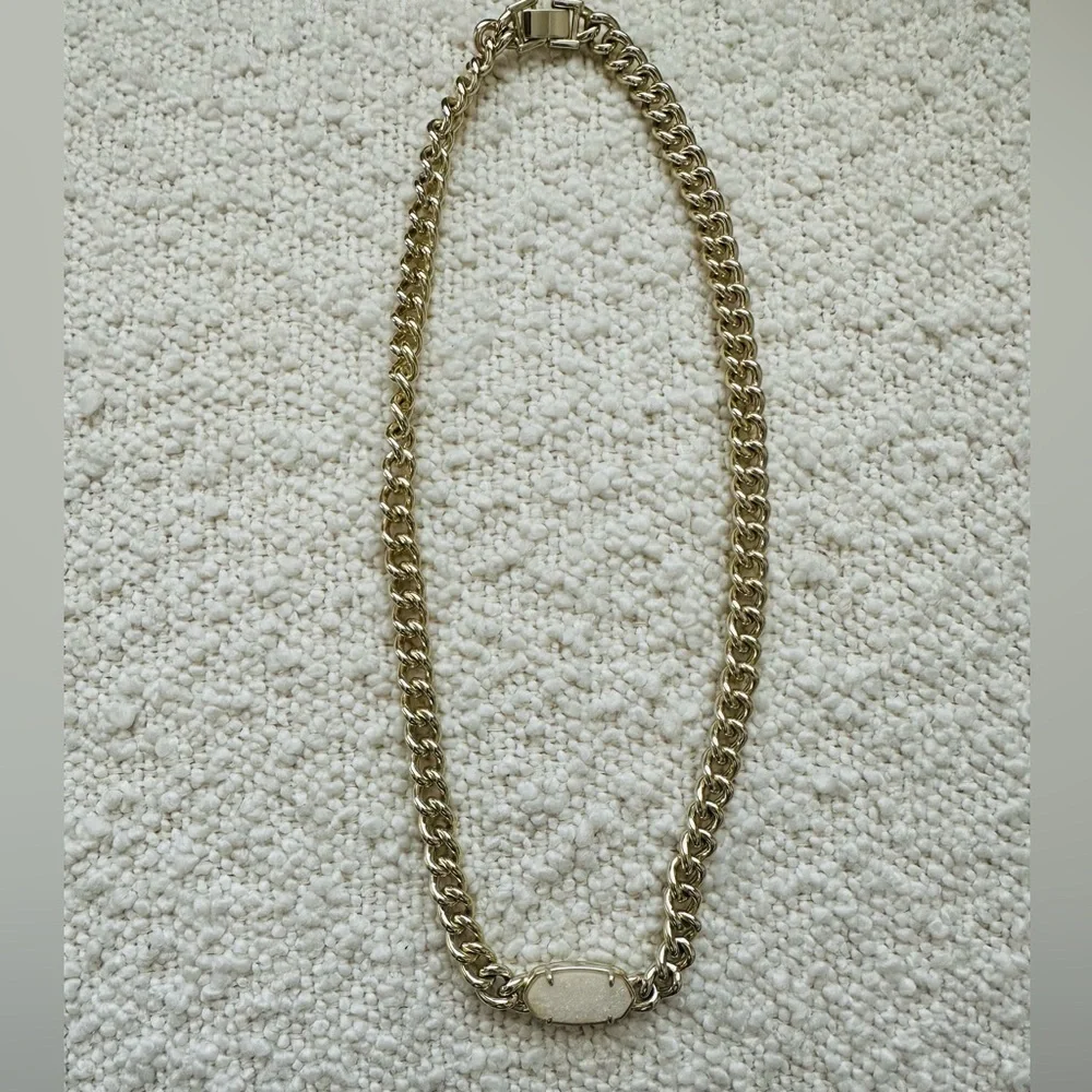 KENDRA SCOTT Elisa Gold Plated NECKLACE with MULTIFACETED Quartz Pendant.